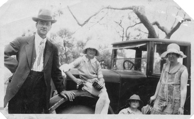 Photograph, Walter Isaacs, Patricia Davies, Hayden Davies, Mrs Davies, unknown