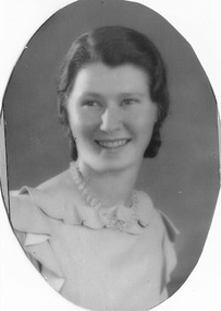 Photograph, Winnie Fletcher, nee Bennett, unknown