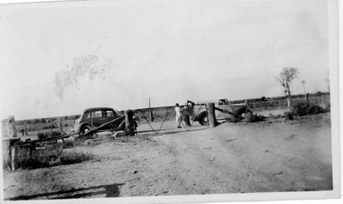 Photograph, Iceman and delivery van, c.1930's