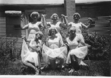 Photograph, Merbein Street Christmas Party & Concert - Traders, 1952