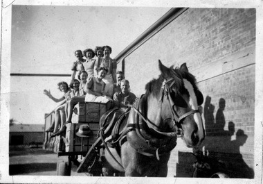 Photograph, Merbein Co-op Horse drawn cart with employees No 1, c.1943