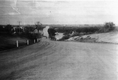 Photograph, Murray River flood Pump Hill Merbein Residents, 1956