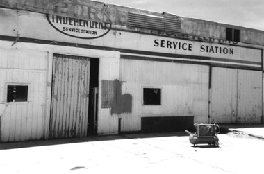 Photograph, Carmes Service Station (Porters), unknown