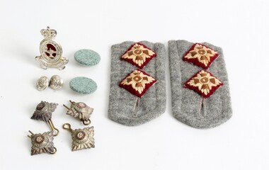 Uniform - Australian Army Nurse uniform parts and badges, K.G.Luke buttons, Circa 1950 and 1960