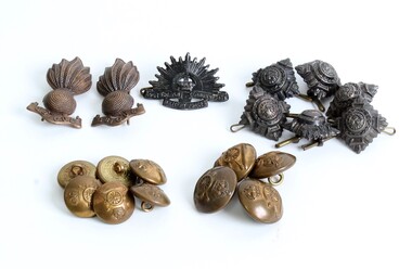 Uniform - Uniform Badges and buttons, Artillery, Circa WW2