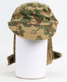 Equipment - Headgear  camoflaged Army, Soft Peak Cap with chin strap