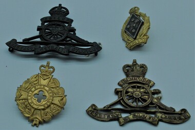 Badge - 1 Royal Australian Artillery Hat Badge Kings Crown Oxidised  1930 -42 period / .2 Army Corps Queen's Crown  Bi Metal  1953 - 1960/ 3.  Australian Army Christian Chaplain Hat Badge 1953 - 1960 /4.  Royal Australian Artillery Hat Badge Queen's Crown 1953 - 1960
