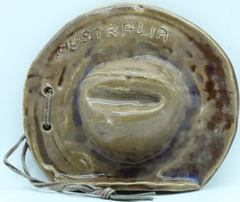 Souvenir, Pottery slouch hat
