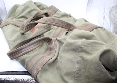 Equipment - Universal kit bag, Khaki carry bag