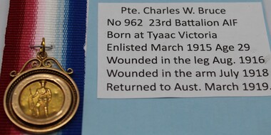 Medal - Private Charles W Bruce, Honorary medal presented by the residents of TYAAK on his return from the Front, 1914-1919