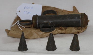Icing gun with nozzle attachments