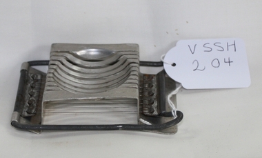 Egg slicer