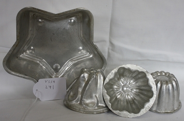 Jelly moulds, Approzimiately 1930's