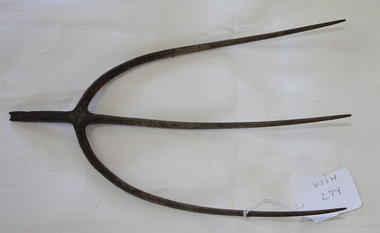 Pitchfork head