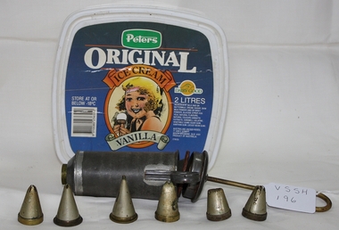 Ice cream container and icing set, Ice cream container - before 1992. Icing set - unknown