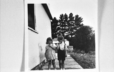 Rex and Kay Breen, Church Road, Menzies Creek