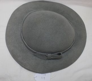 Headwear - Woman's felt hat
