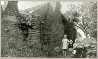 Photograph - Hermon home, Menzies Creek