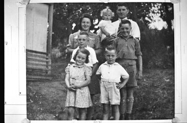 Photograph - Dave and Peg Johns of Menzies Creek with their children