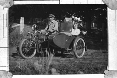Photograph - Percy and Cissie Johns at Glen Park Farm