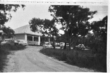 Photograph - Narre Warren East shop