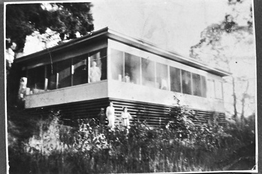 Photograph - Smith family holiday house on Park Drive, Belgrave, c.1940s