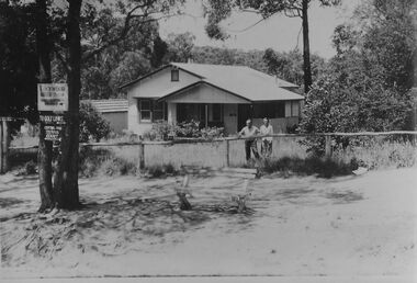 Photograph - Bert and Minnie Sutton c.mid 1940s