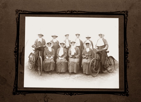 A group of early Melbourne District Nursing Society Trained nurses
