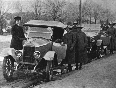 MDNS Motor Auxiliary members about to take Sisters of the Melbourne District Nursing Society (MDNS) to visit their patients