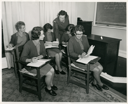 Royal District Nursing Service (RDNS) DON, Miss Evans, holding an Education session