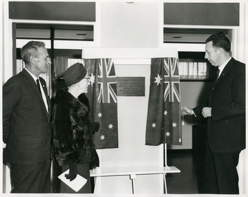 Unveiling the Plaque at the opening of the Royal District Nursing Service (RDNS) Essendon Centre