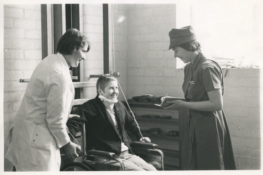 A Melbourne District Nursing Service (MDNS) Liaison Officer meeting a patient in a Hospital