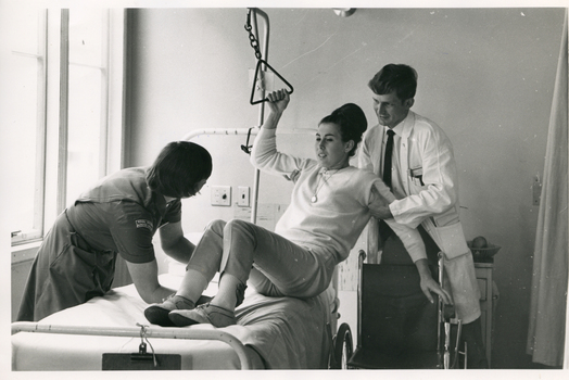 A Melbourne District Nursing Service (MDNS) Liaison Officer assisting the transfer of a patient in a Hospital