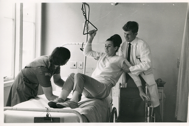 A Melbourne District Nursing Service (MDNS) Liaison Officer assisting the transfer of a patient in a Hospital