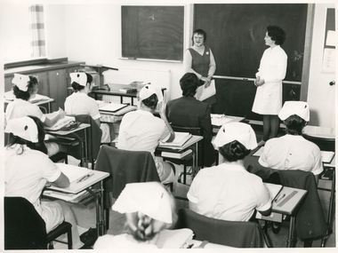 A Royal District Nursing Service (RDNS) Nurse Educator instructing nursing students at Western General Hospital