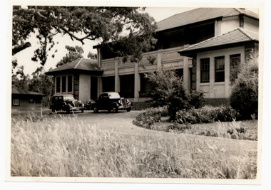 Photograph, Gresswell Sanitorium Mont Park - Vauxhall 14 Coupe and Vauxhall 14 six-cylinder Sedan - Bodies by Holden - Photo is dated 1934 - Parked in front of building