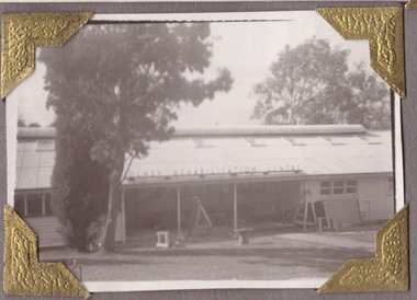 Photograph, Photo of maintenance being applied to the front of Olney Rehabilitation Centre which was part of Gresswell Sanatorium used for tuberculosis treatment and recovery- Gresswell Sanatorium - Mont Park