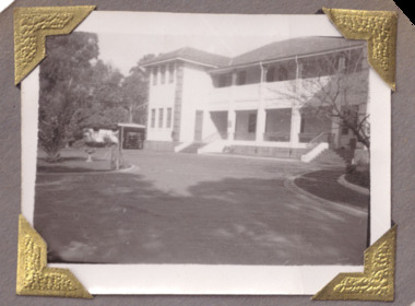 Photograph, Gresswell Sanatorium Mont Park - Photo of front of Gresswell building & landscape