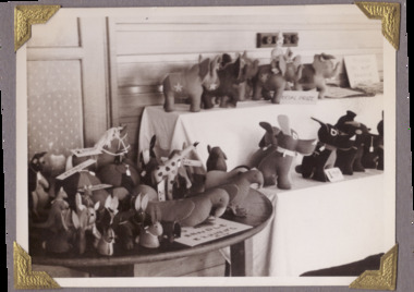Photograph, Patients helping the war effort by making felt toys for children in the UK  - Gresswell Tuberculosis Sanitorium - Mont Park
