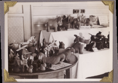 Photograph, Patients helping the war effort by making felt toys for children in the UK  - Gresswell Tuberculosis Sanitorium - Mont Park