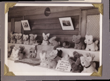 Photograph, Helping the war effort - Soft toys made by patients for children in the UK - Gresswell Tuberculosis Sanitorium Mont Park