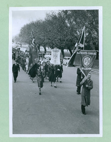 Scots Church & The Presbyterian Fellowship of Australia ( PFA ) marching towards the Melbourne Town Hall on Swanston Street, Melbourne CBD Australia, from the War Memorial - Department of Health – National Fitness Office (Sports & Recreation) – Historical Press Release Photo Collection