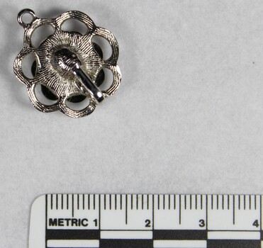 Reverse of Detachable Flower Necklace Pendant from the Sarah Coventry Jewellery Range pictured with 5cm scale