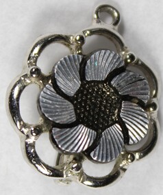 Detachable Flower Necklace Pendant from the Sarah Coventry Jewellery Range