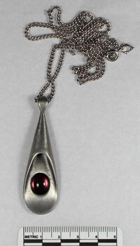 Silver toned Purple Pendant Necklace from the Sarah Coventry Jewellery Range c. 1970s-1980s with 5cm scale