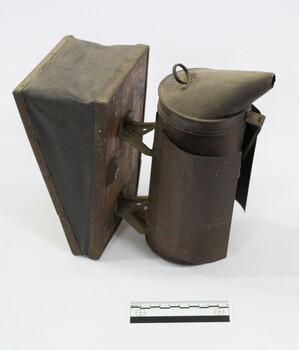 Beehive Smoker c. early 1900s with 10cm scale