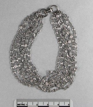 Silver toned Chain Bracelet from the Sarah Coventry Jewellery Range c. 1970s-1980s with 5cm scale