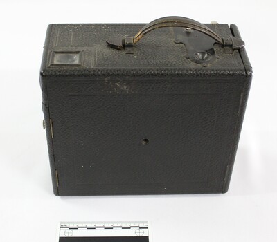 Haeusler Collection Camera c. early 1900s, side view with 10cm scale