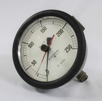 Metal and glass water pump pressure gauge, with the inscritption "SET SLOW 33' -" / BUDENBERG / MADE IN AUSTRALIA / ft water / 1 4 9 3 9".