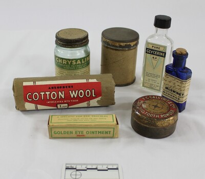 Haeusler Collection Assorted Medical Items c. early twentieth-century with 5cm scale